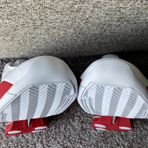 Nike Shox White/Metallic Silver size 8.5